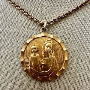 Gold Pendant Necklace